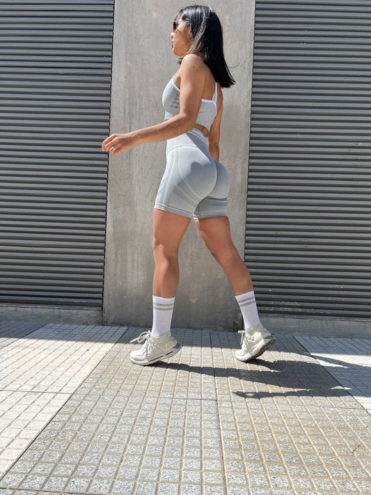 Conjunto Kentia Short y top Gris claro